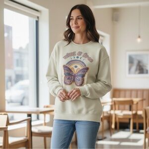 Gildan Beige Heavy Blend Sweatshirt